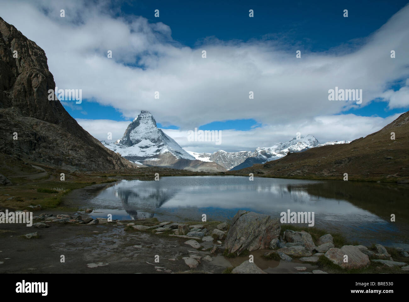 Lago Riffelsee Matterhorn riflessione Gornergrat bahn stazione Rotenboden Mont Cervin Cervino Alpi vista montagna Foto Stock