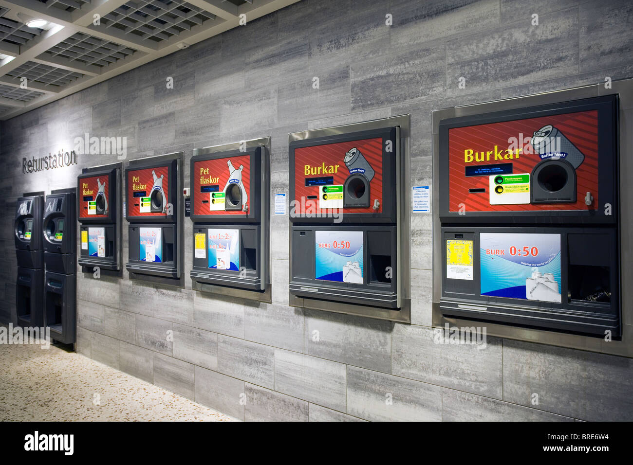 Stazione di riciclaggio in Svezia, dove verrete pagati per riciclare Foto Stock