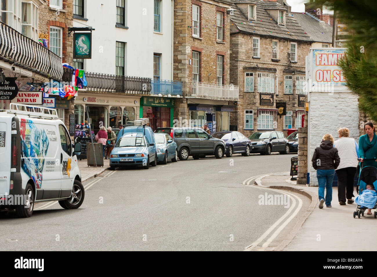 Vista lungo Swanage High Street, Dorset, Regno Unito Foto Stock