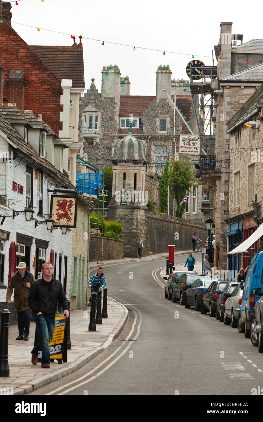 Vista lungo Swanage High Street, Dorset, Regno Unito Foto Stock