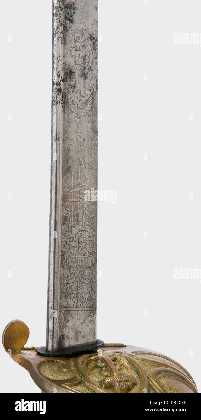 Volkmar von Arnim, aiutante-de-camp nell'entourage del Kaiser, una lama modello 1874 del ufficiale navale del saber Del Tubo-backed con i yellmen, acquaforte navale/floreale decorativa, 'Eisenhauer'. Ruggine della lama macchiata. Tombac hilt con testa di leone. Ancora uncoronato(!), come con il pattern prussiano. La testa del leone è nella forma speciale per 1874. Presa ossea con avvolgimento del filo. La firma 'v. Arnim' è inciso sulla piccola protezione laterale posteriore pieghevole. Lunghezza 92 cm. Scabbard in pelle con supporti in ottone. Cfr. Stefanski, «dies langen Offiziersseitenwaffen der deutschen Marine», pagina 47. Anche a, Foto Stock