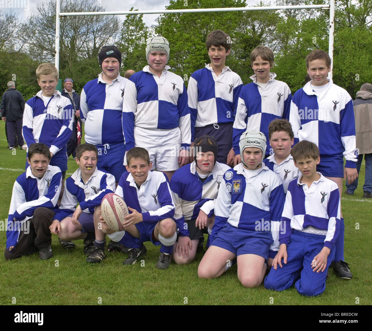 Giovani rugby union i giocatori in inter-club giochi e ricevere una  formazione strutturata. Idoneità per tutte le forme e dimensioni. Nel Regno  Unito Foto stock - Alamy