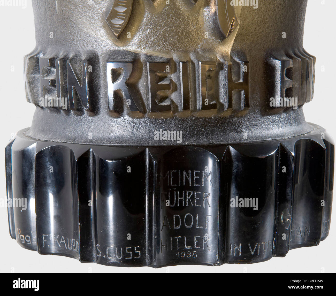 Adolf Hitler Un Vaso Di Presentazione Di Mediasch Siebenburgen 1938 Vetro Di Cristallo In Un Colore Di Quarzo Fumoso I Lati Mostrano L Aquila Del Partito Ed Il Monogramma Ah Cosi Come Un