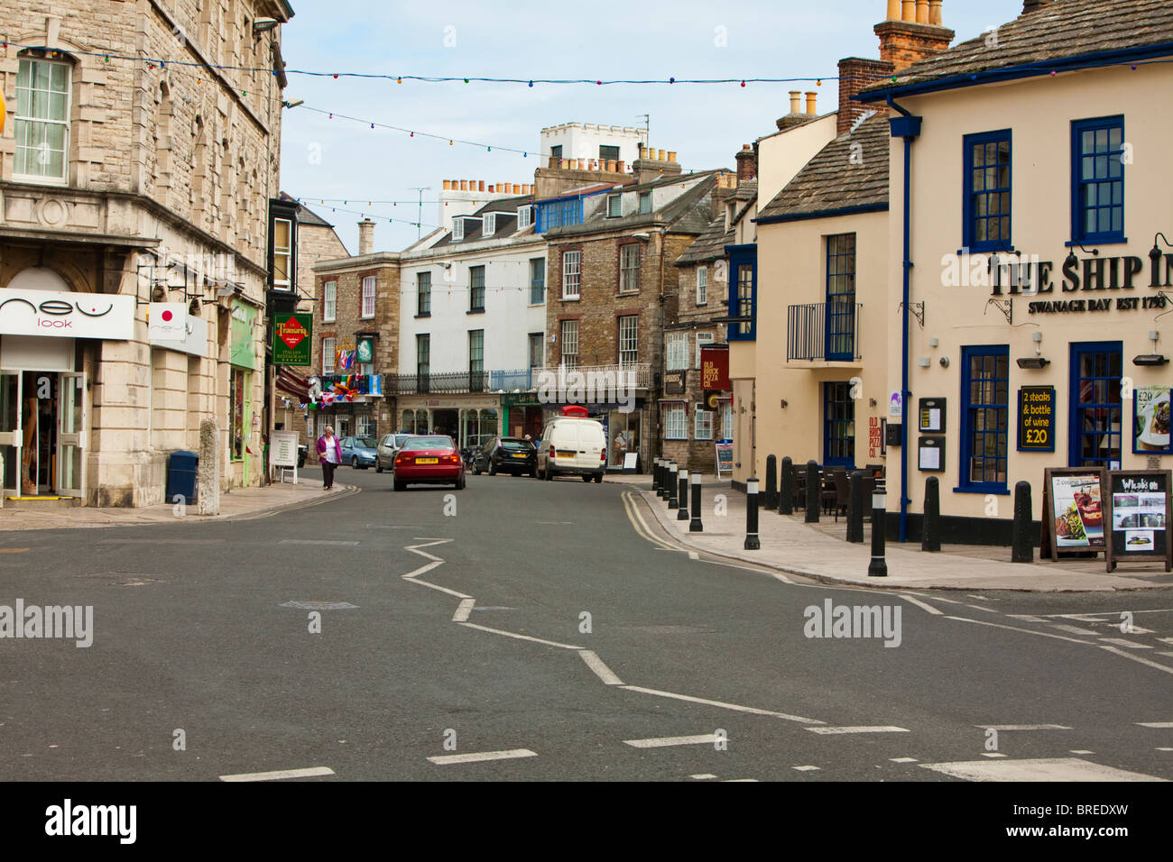 Vista lungo Swanage High Street, Dorset, Regno Unito Foto Stock