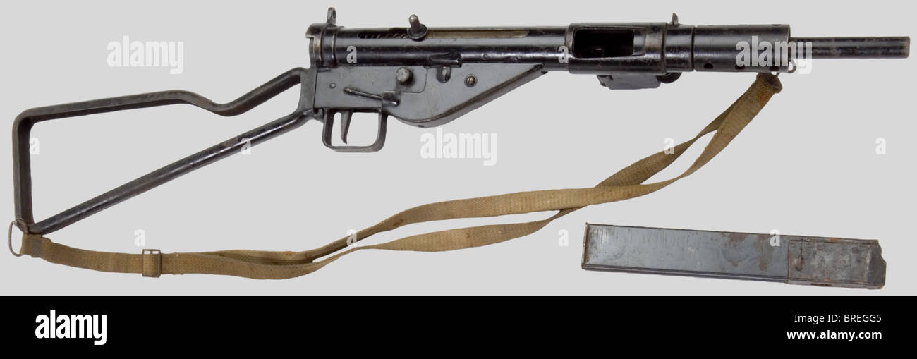 Armes à feu, STEN MK II, à crosse squelette, calibro 9mm Parabelum. Laquée noir, manque ressort récupérateur, beau canon gravé artisanalement 'Kervela RCPF' et de l'autre côté 'reine' avec une croix de Lorraine et le 'V' de victoire. Raro modèle personnalisé par un membre de la Résistance. Première catégorie sous conditions spéciales., , Foto Stock