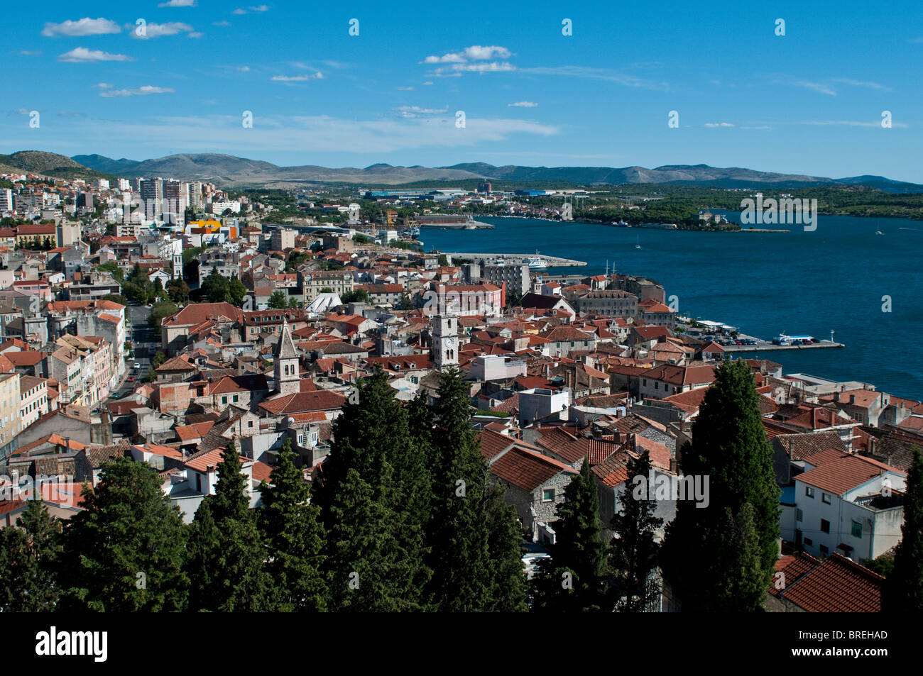 Vista di Sibenik da St Michael Fortezza, Dalmazia, Croazia Foto Stock