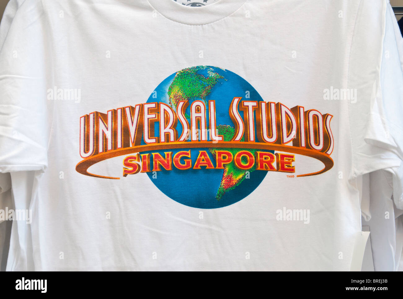 Universal Studios Singapore logo su una T-shirt bianco a Resorts mondo, l'Isola di Sentosa, Singapore Foto Stock