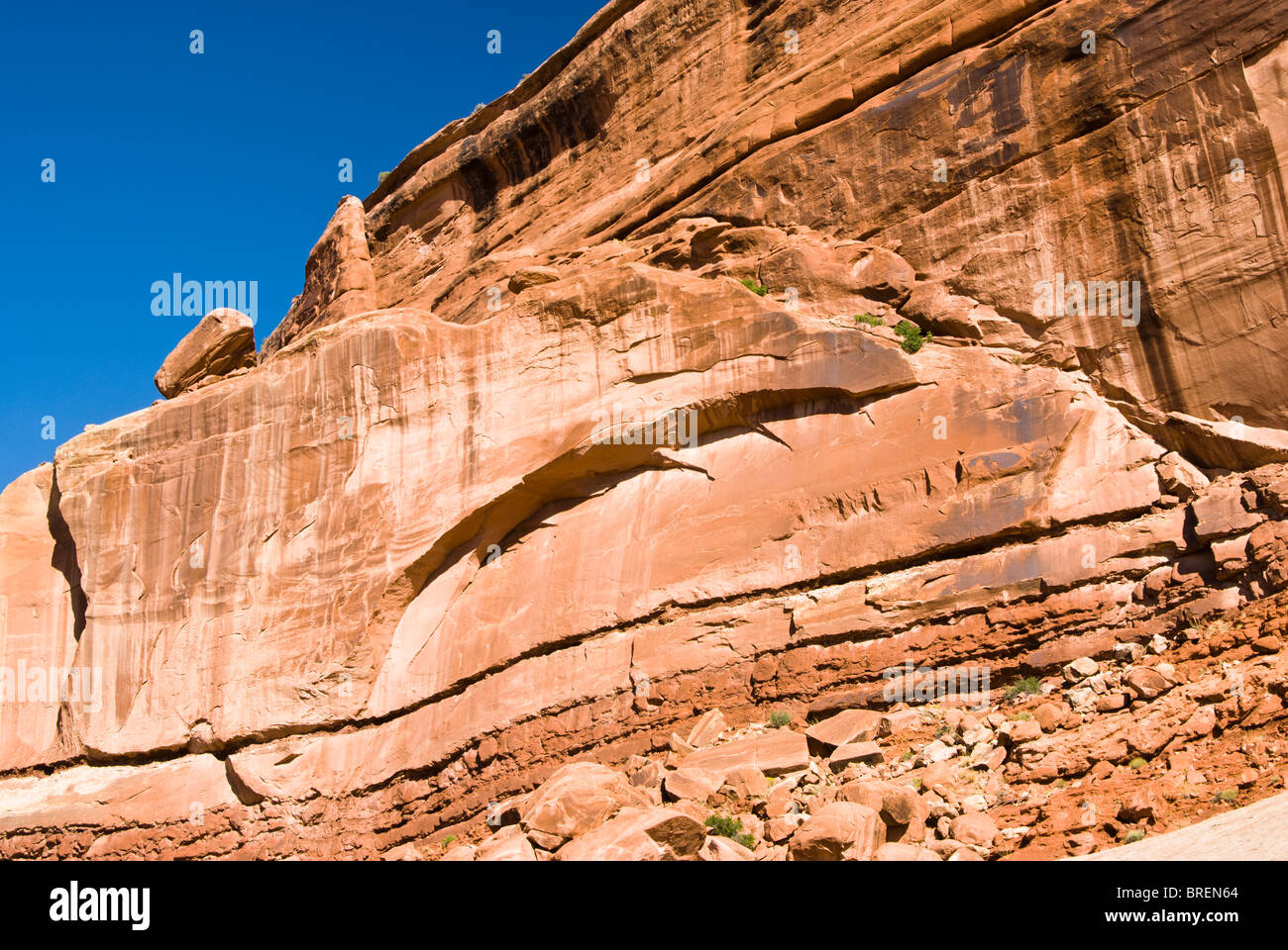 L'immagine di un arco è mostrato sul suface di una parete di pietra arenaria in Arches National Park. Foto Stock