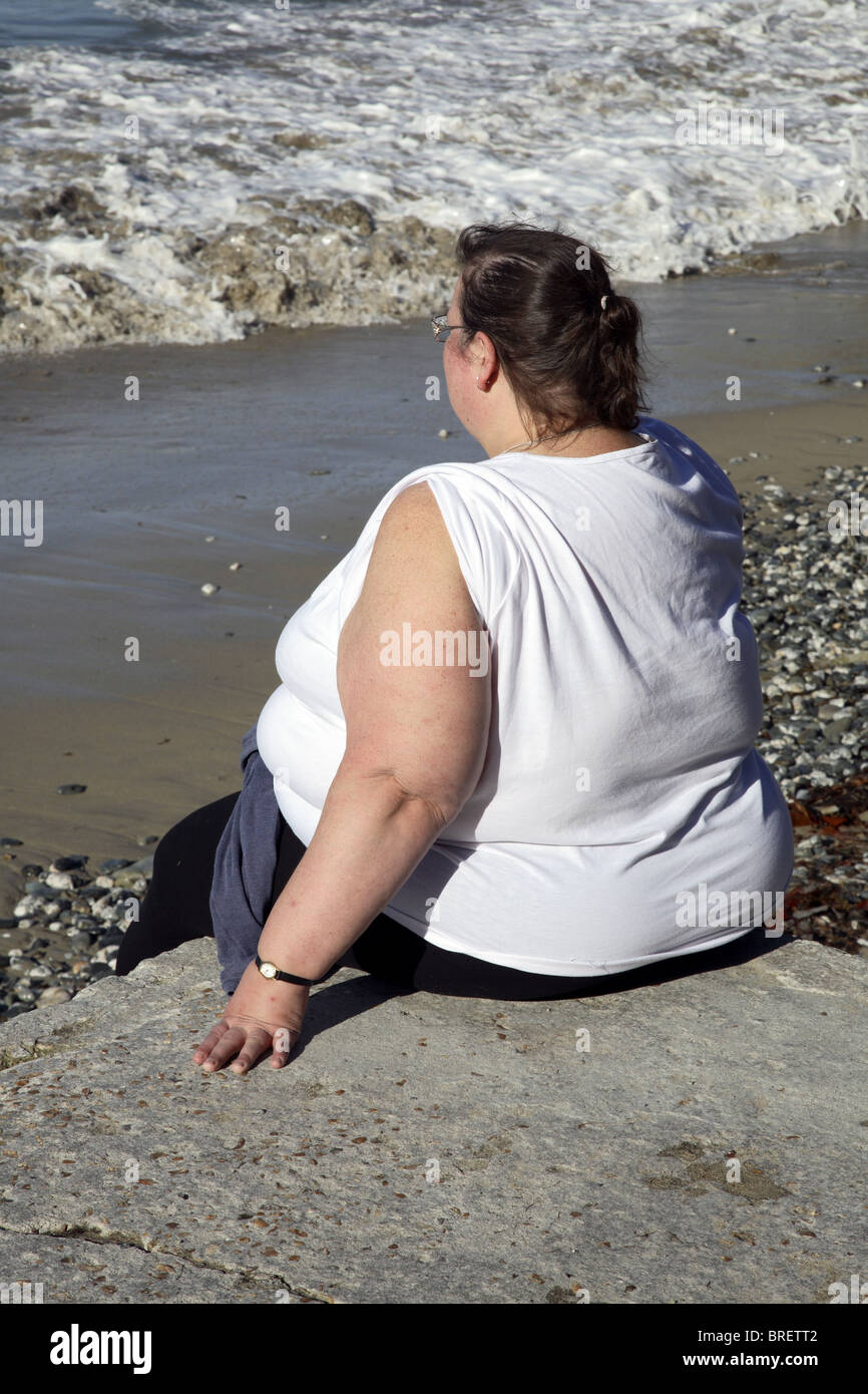 Donna grassa al mare immagini e fotografie stock ad alta risoluzione - Alamy