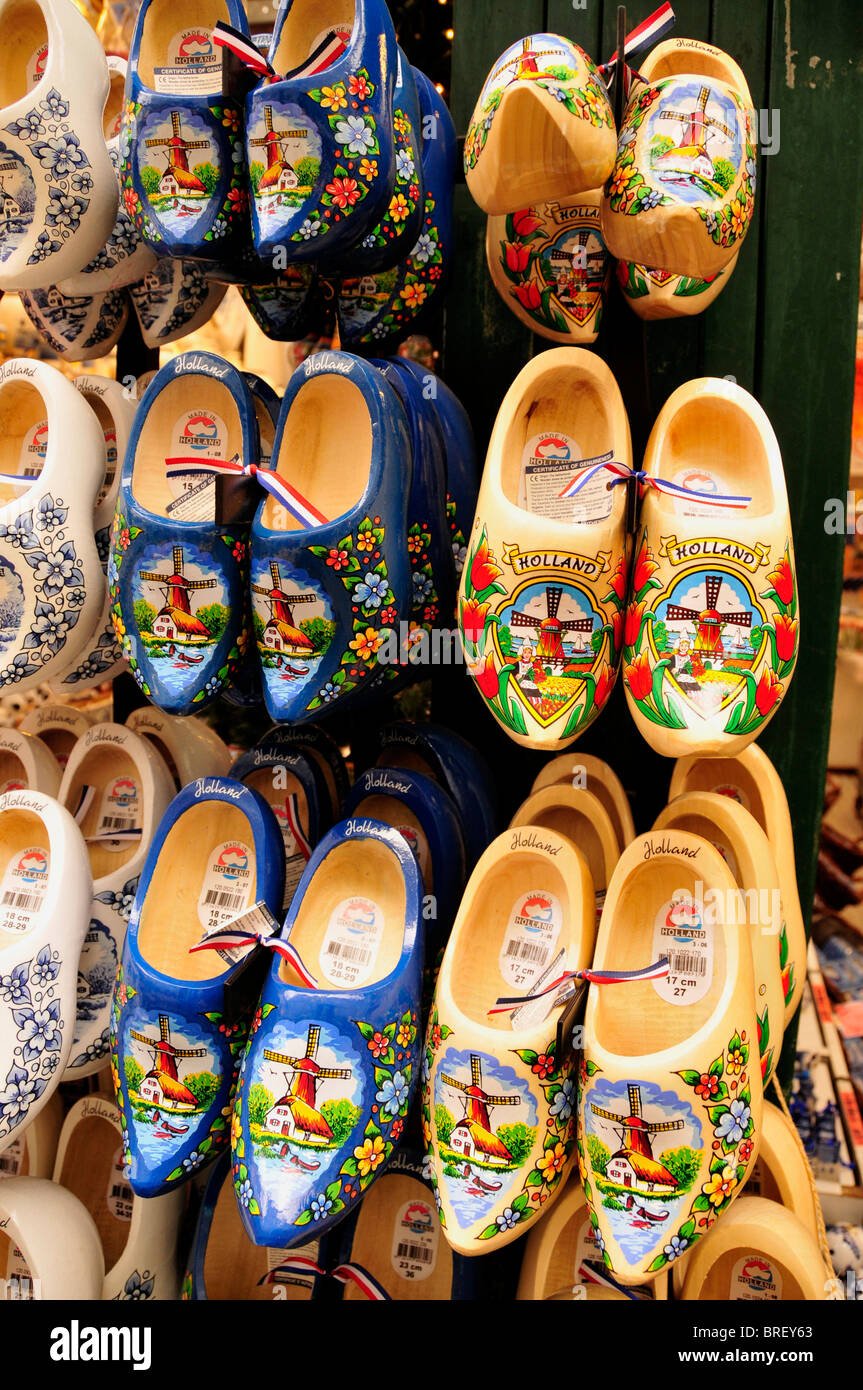 Tipi di zoccoli di legno tradizionali pantofole, all'Albert Cuyp Straat mercati, Amsterdam, Olanda, Paesi Bassi, Europa Foto Stock