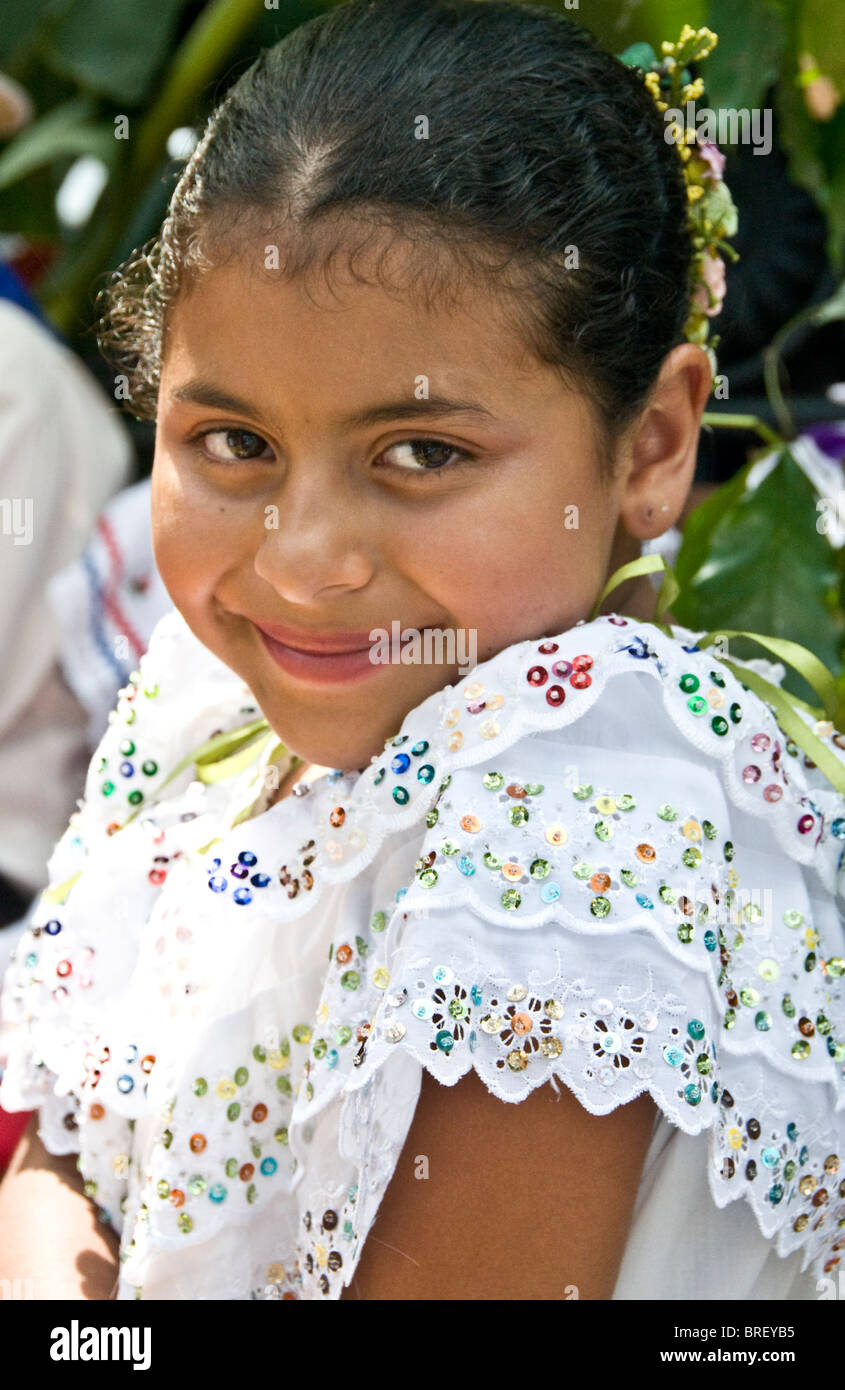 Giorno di indipendenza Costa Rican ragazza in costume tradizionale Valle Centrale Foto Stock