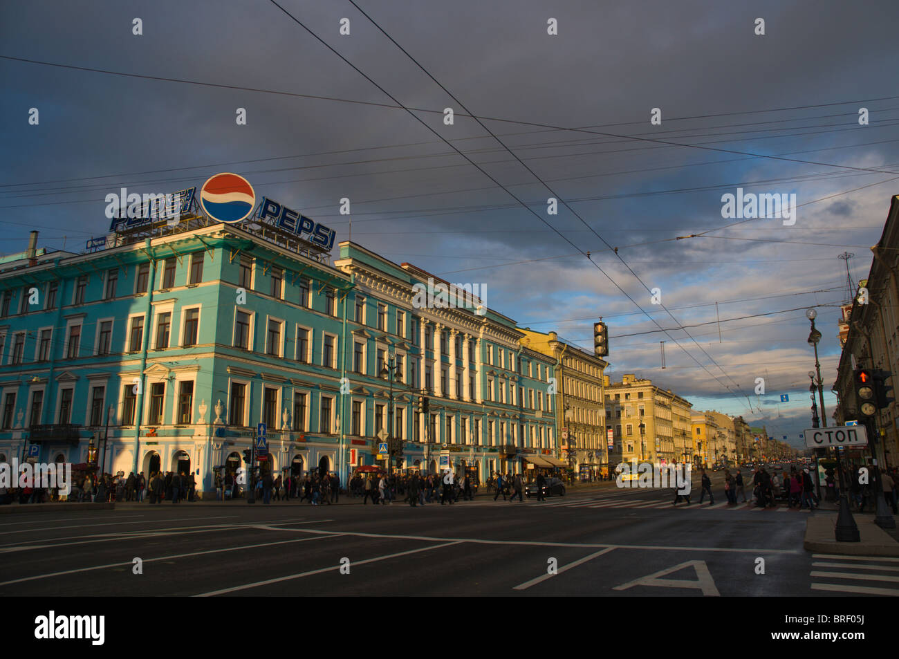 Nevsky Prospekt street inizio serata central st Pietroburgo Russia Europa Foto Stock