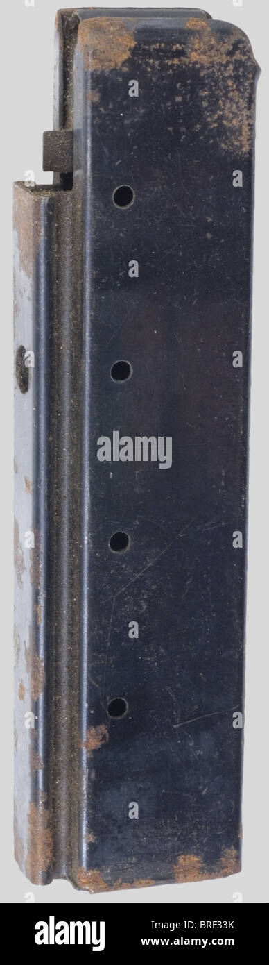 Acessoires, Six chargeurs pour PM Marlin U.D.M 42, calibro 9mm, en acier bronzé avec marquages estampés sur la face avant. Première catégorie., , Foto Stock