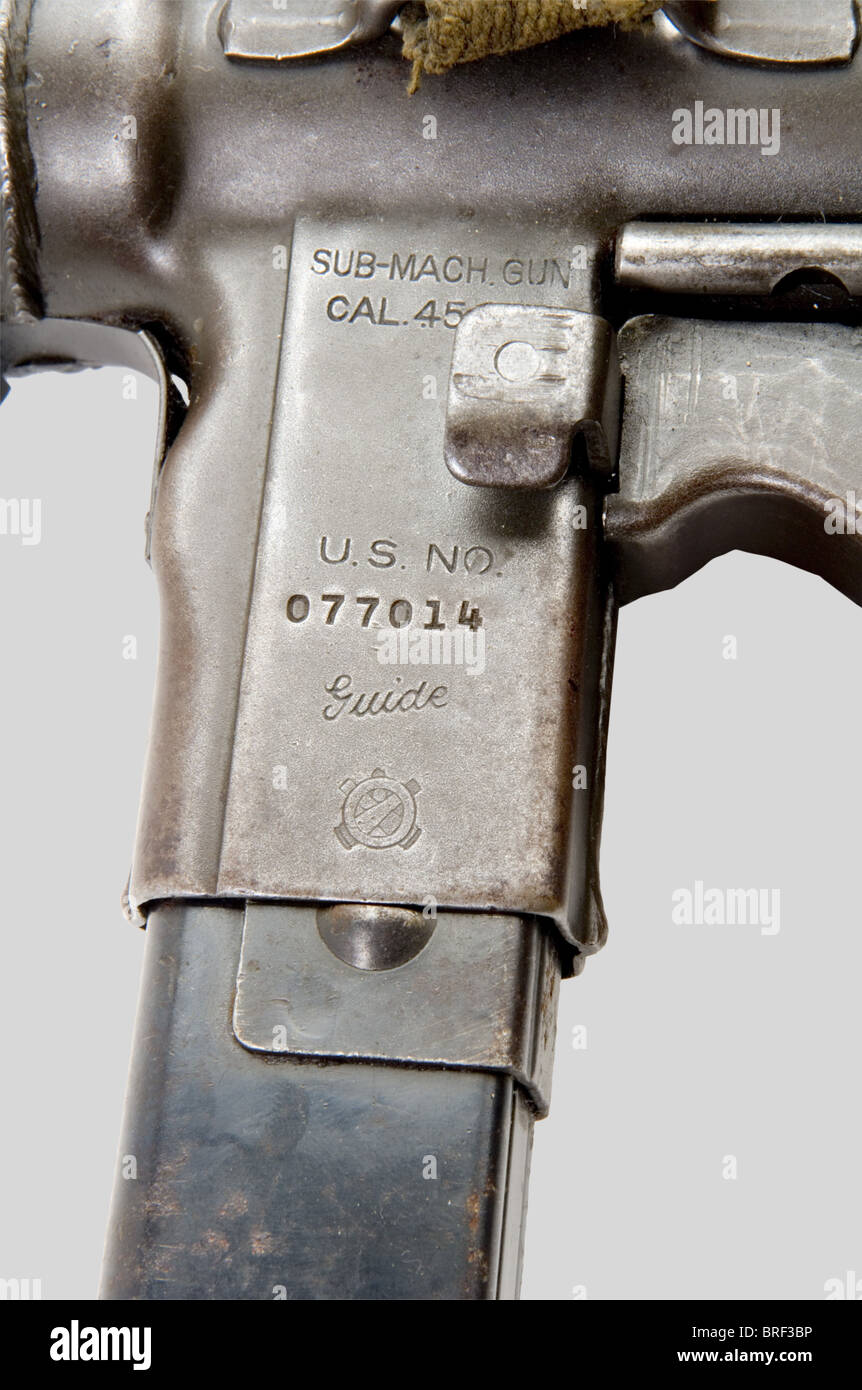Armes à feu, pistola Per Ingrassaggio Pm, modifié A3, calibro .45 A.C.P, n. 77014, fosfaté vert avec sa bretelle vert olive. Première catégorie sous conditions spéciales., , Foto Stock