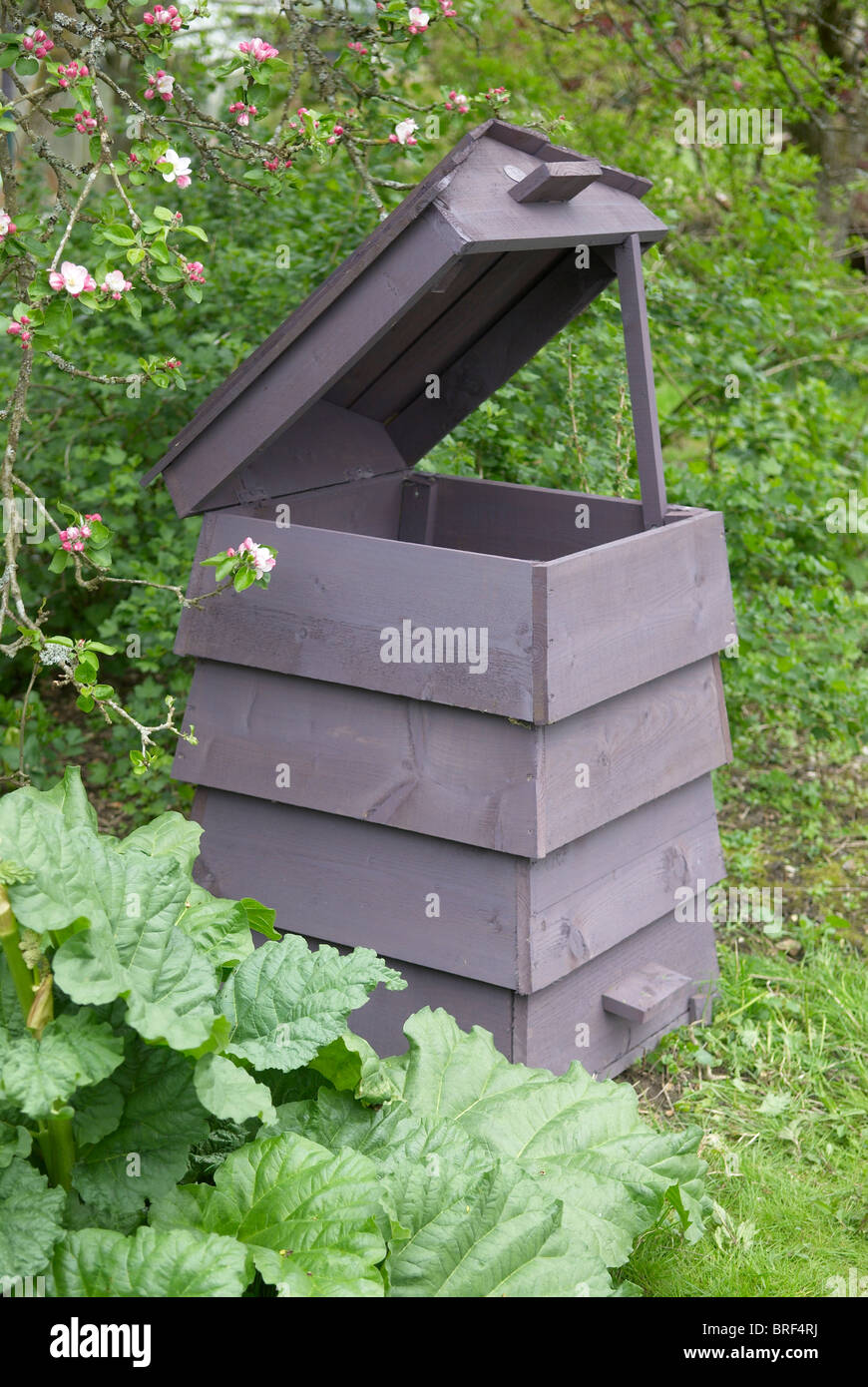 Il compost bin, coperchio aperto Foto Stock