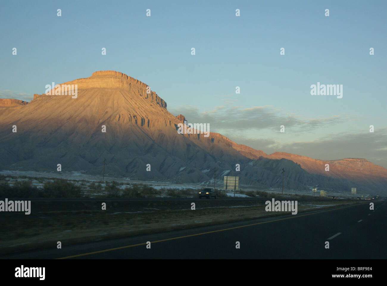 Prenota Cliffs, inizio sera, Eastern Utah, montagne rocciose Foto Stock