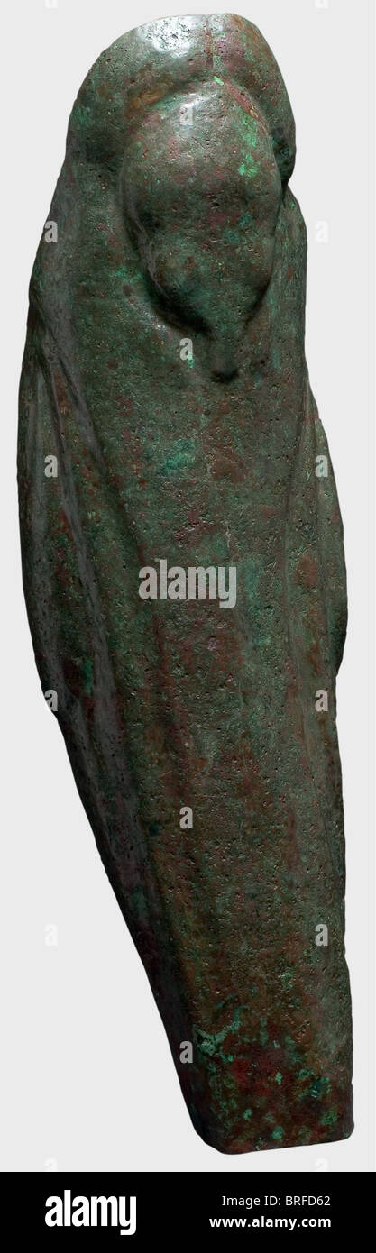 Un greave greco, 5th/4th secolo a.C. A Destra greave che mostra dettagli anatomici di forma impressionante. Lunghezza 42 cm. Peso 544 g.. Patina marrone-rosso a verde. L'interno si stabilizza con fibra di vetro e resina. Restauro, soprattutto lungo i bordi. Collezione Axel Guttmann (AG 621/R 151). Acquisito nel Krefeld 1991. Storico, storico, antico mondo, oggetto, oggetti, alambicchi, clippings, taglio, taglio, taglio, taglio, belle arti, arte, artful, Foto Stock