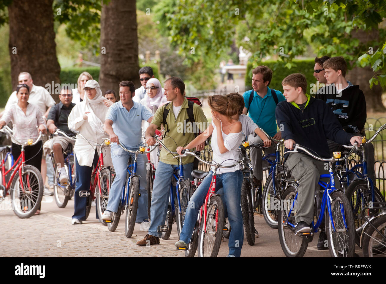Turistiche e i ciclisti di " commuters " Londra arrestato per il traffico Foto Stock
