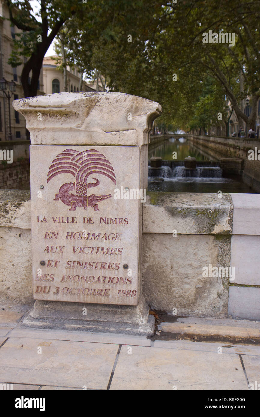 Les Quais de la Fontaine, Nimes, Francia Foto Stock