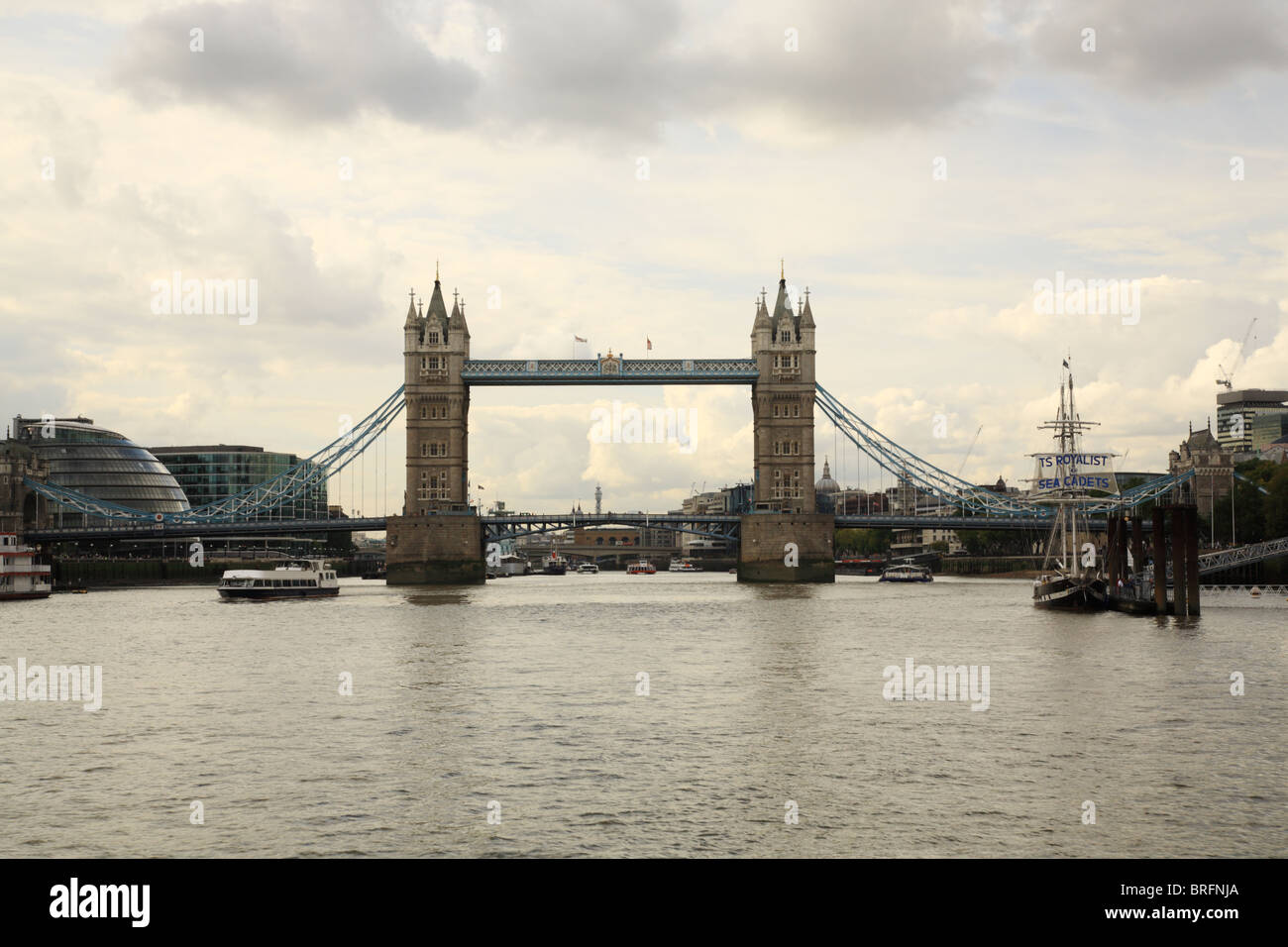 Il Tamigi per London Bridge Regno Unito Foto Stock