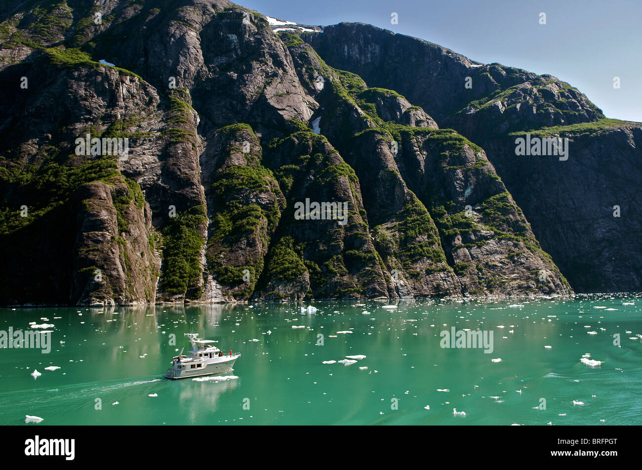Piccolo piacere lanciare Tracy Arm Fjord passaggio interno Alaska USA Foto Stock