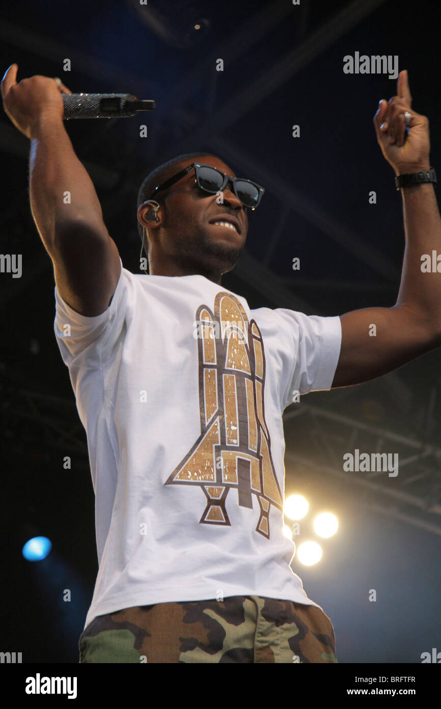 Tinie Tempah, il rapper inglese, esegue a Camp Bestival nel luglio 2010. Hits includono scritto nelle stelle e passano al di fuori Foto Stock