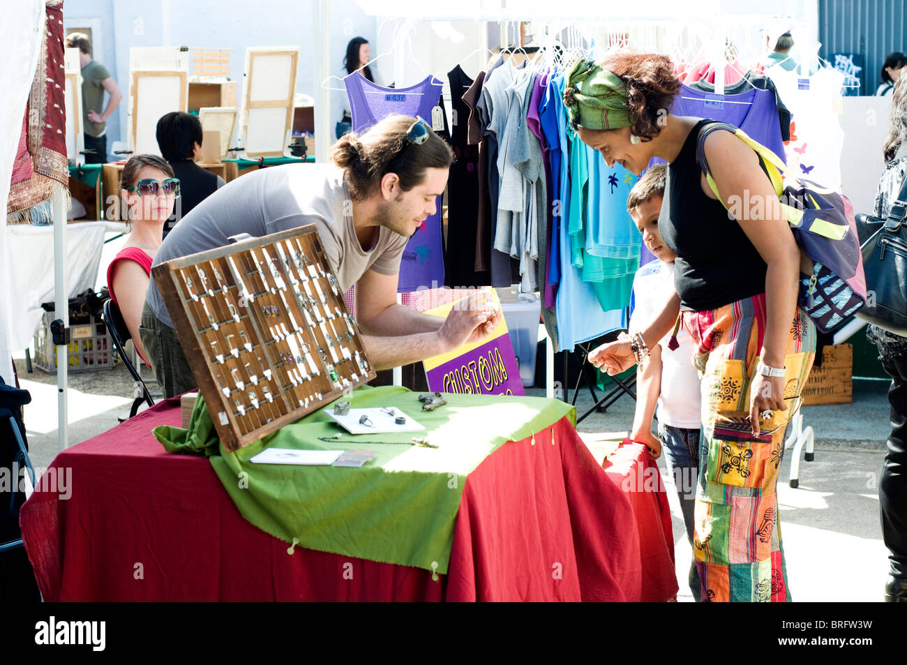 Rose street domenica mercato di artigianato Fitzroy, Australia Foto Stock