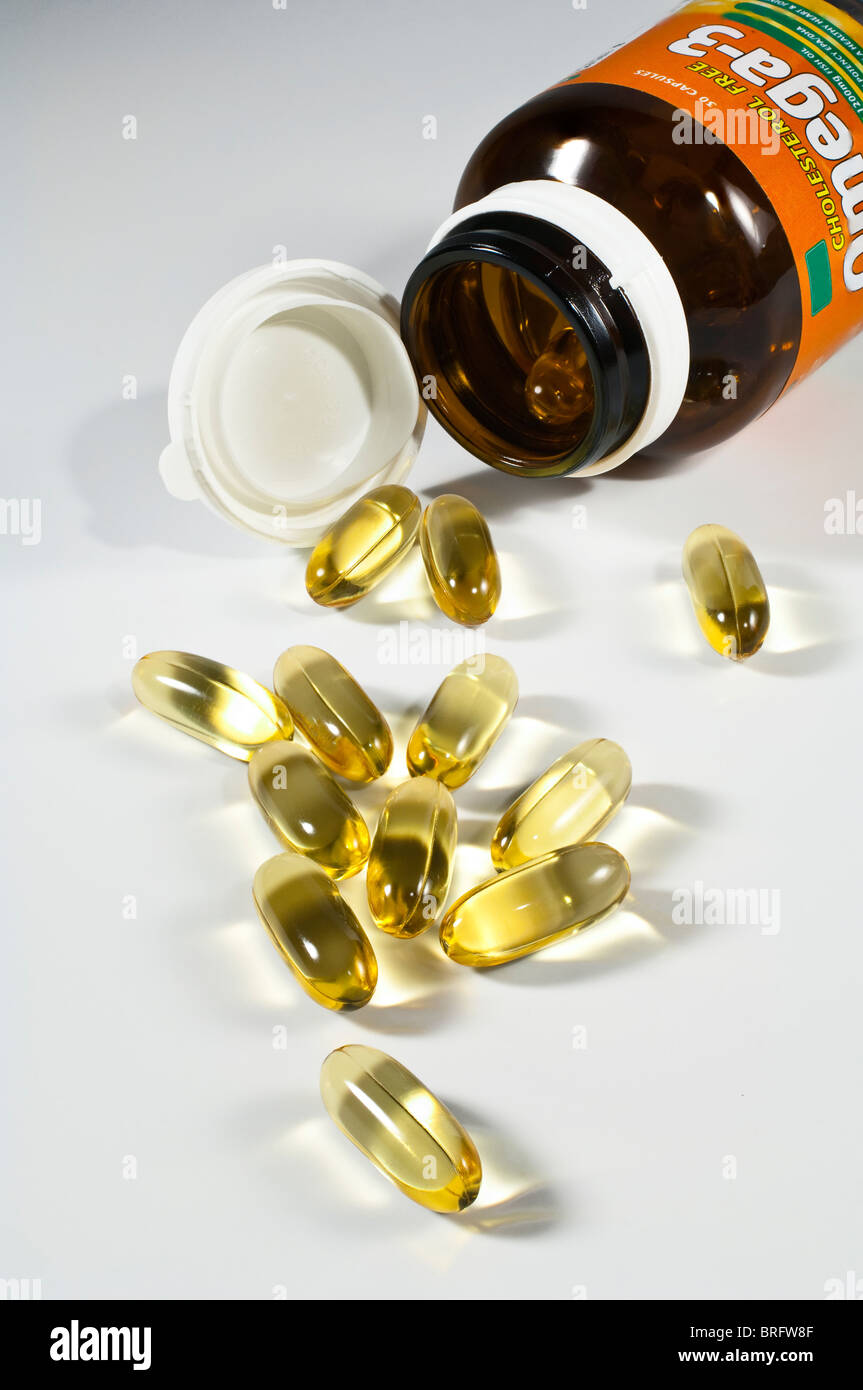 Omega 3 oli di fegato di pesce di capsule (nome commerciale rimosso) Foto Stock
