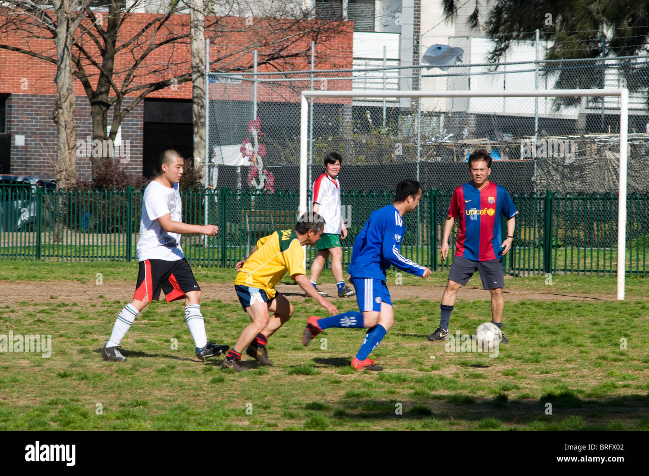 Gioco di gioco del calcio di Fitzroy, Melbourne, Australia Foto Stock