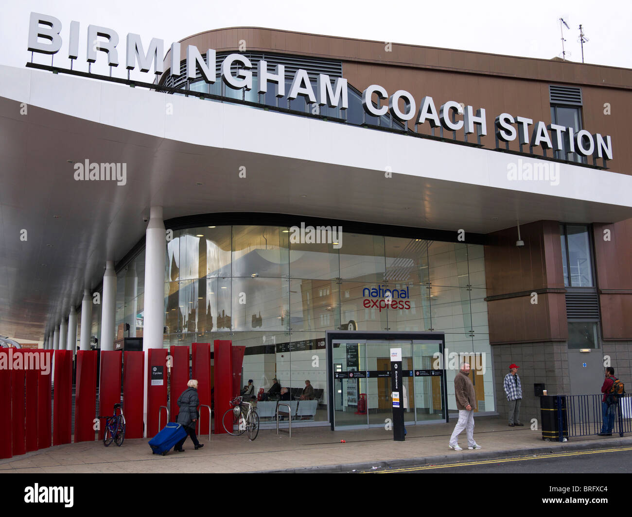 Esterno del nuovo National Express Coach Station Digbeth Birmingham REGNO UNITO Foto Stock
