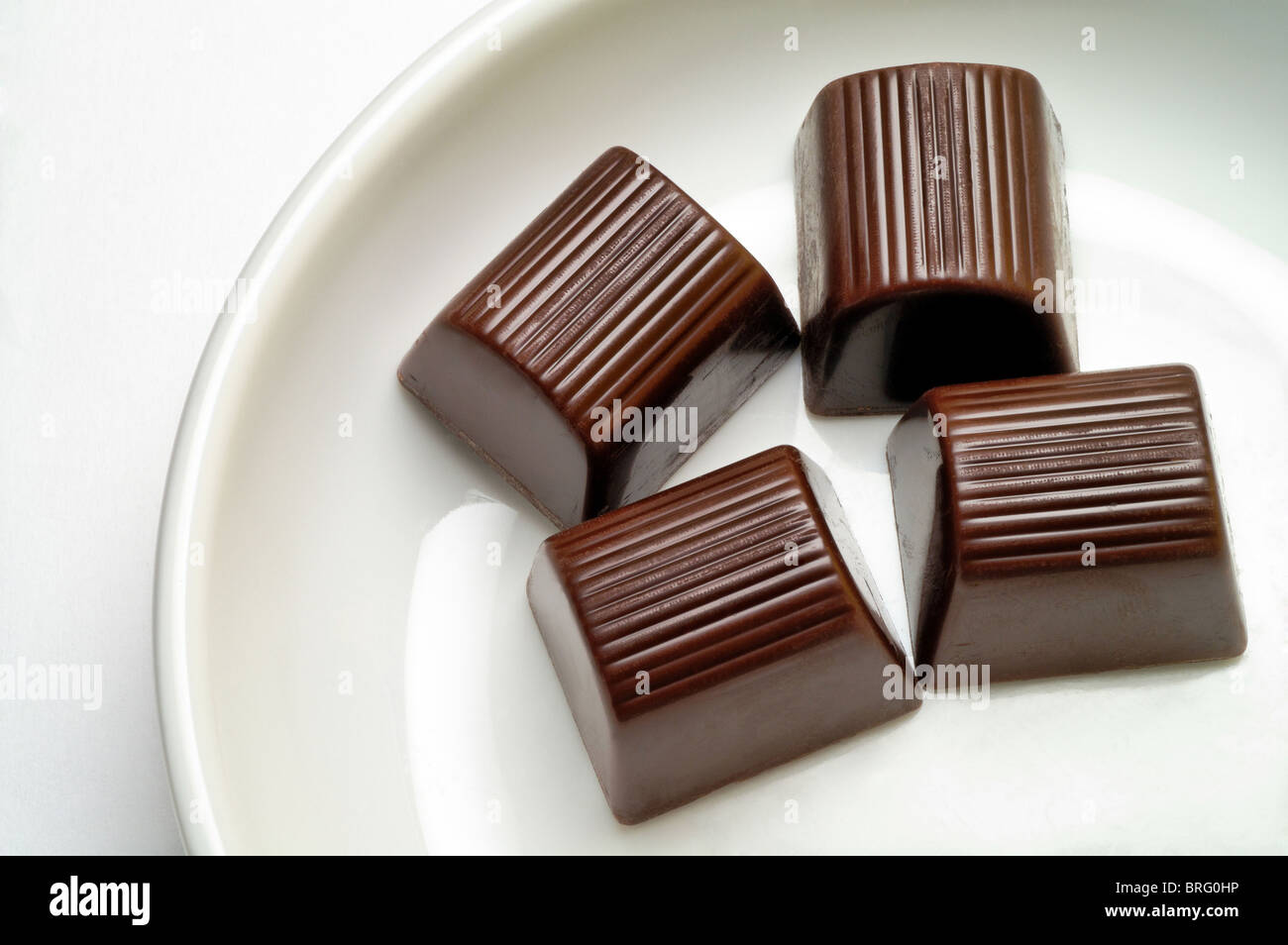 Cioccolatini in un piatto Foto Stock