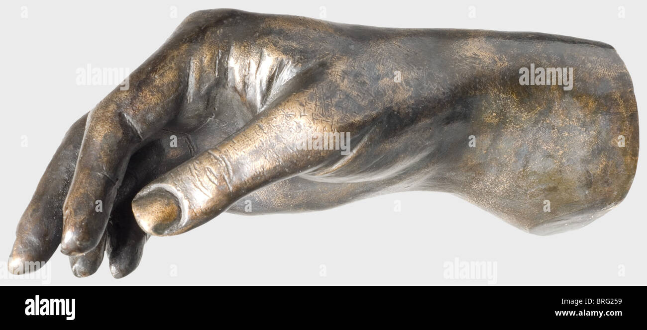 Re Ludovico II di Baviera (1845 - 1886),fusione in bronzo del getto cavo destro,lunghezza 22.5 cm. Sul tronco del polsino è inciso l'iscrizione commemorativa in tedesco detto (trasl.): Destra di re Ludovico II - Berg 14 giugno 1886. In occasione della posa del re morto il 14-15 giugno, oltre alla maschera della morte, fu presa in gesso un'impressione della mano destra, da cui furono gettati solo alcuni esempi in bronzo per i membri più stretti della famiglia. Uno di questi, per esempio, è stato dato all'imperatrice Elisabetta (Sisi) dalla Regina Madre come,diritti aggiuntivi-clearences-non disponibile Foto Stock