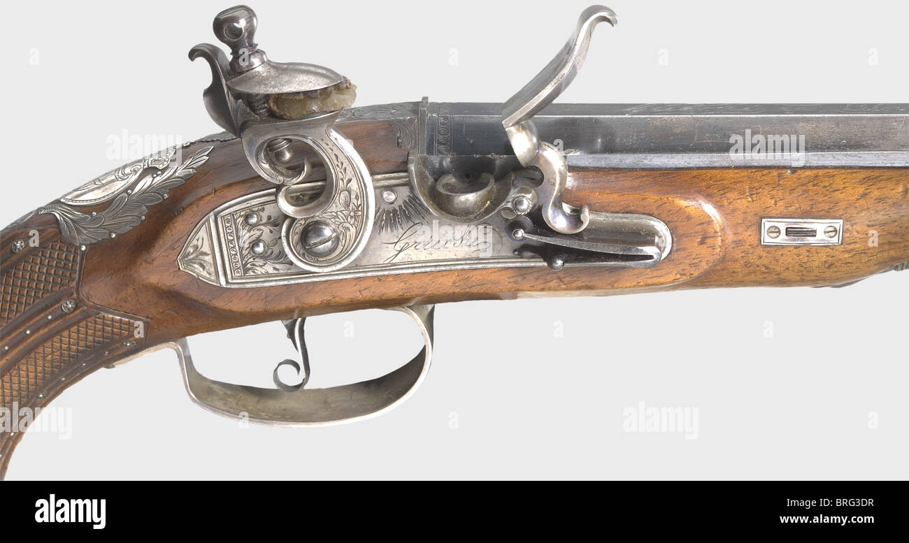 Una pistola a flintlock principesca dei possedimenti di Friedrich Franz i,Granduca di Mecklenburg(1775 - 1837).,Griecke in Ludwigslust,circa 1810.canna ottagonale leggermente ristretta al centro, con originale foro bluing.liscio in calibro 12 mm.vista frontale in argento dovetato.il numero '2' è inciso sulla musa, Ludwigke e sulla punta di Ludwigshuke Del barile.Tang.Flintlock finemente inciso con padella impermeabile e frizzen con rulli.la piastra di bloccaggio incisa reca un segno aggiuntivo.Noce pieno stock con numeri di osso,diritti aggiuntivi-clearences-non disponibile Foto Stock