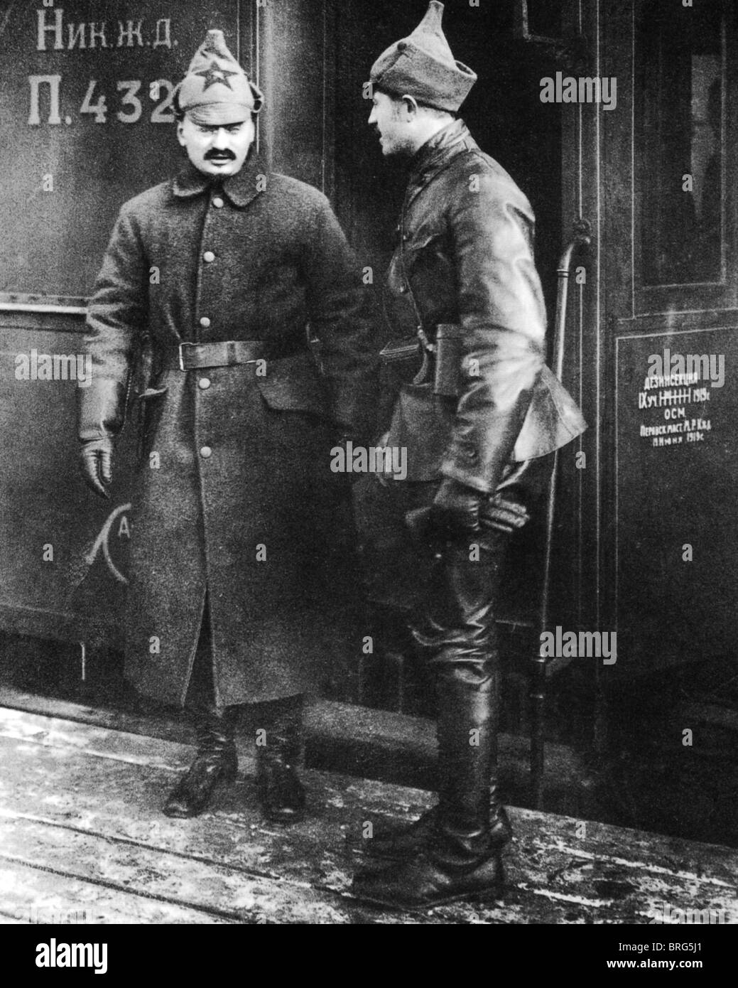 LEON TROTSY rivoluzionario russo leader come capo dell'Esercito Rosso arriva a Petrograd in 1921 Foto Stock