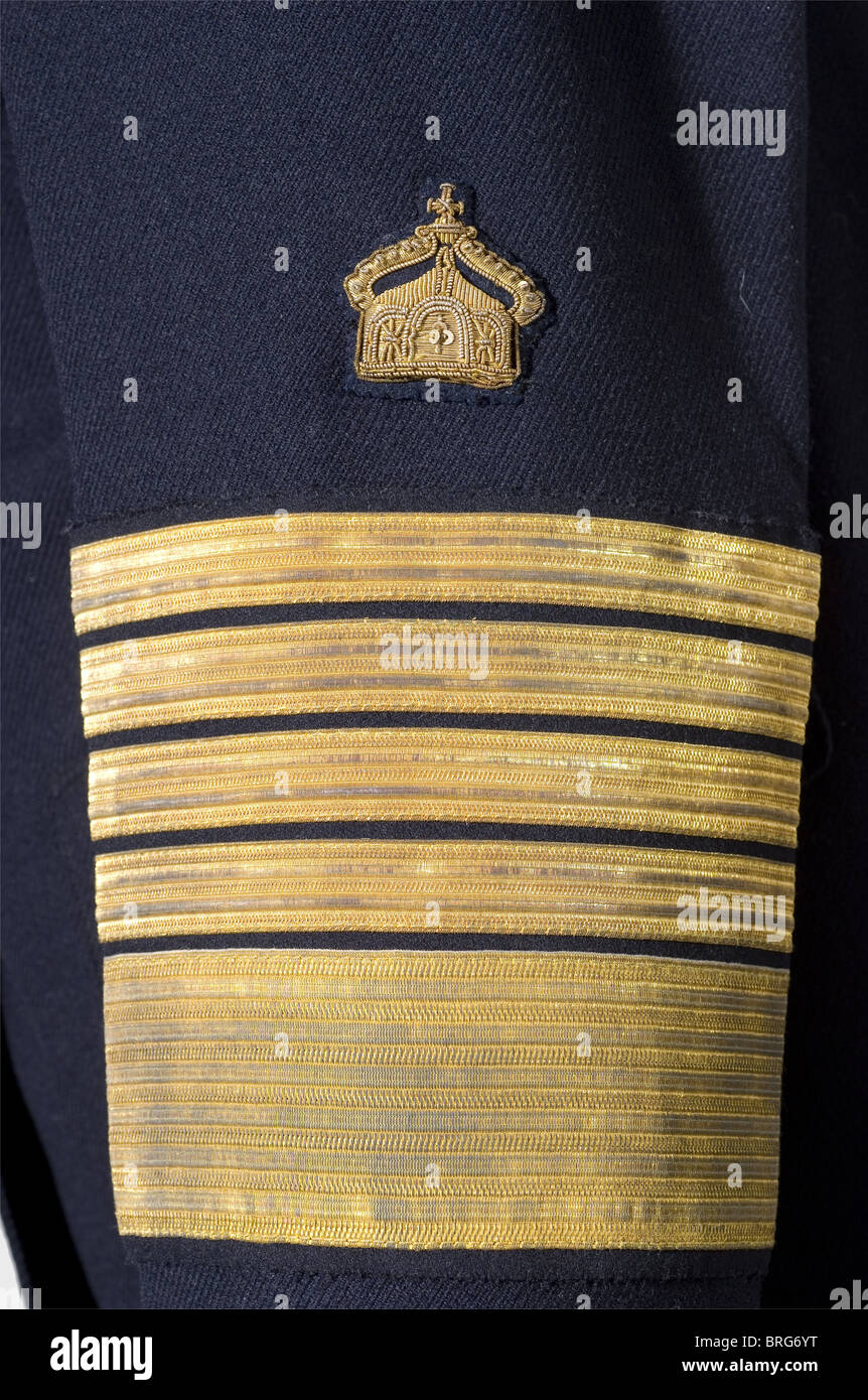 L'ammiraglio Prince Heinrich di Prussia (1862 - 1929), una giacca uniforme  e un cappuccio BLU marino di twill di lana, ogni manica porta una corona  imperiale ricamata in oro di un grande