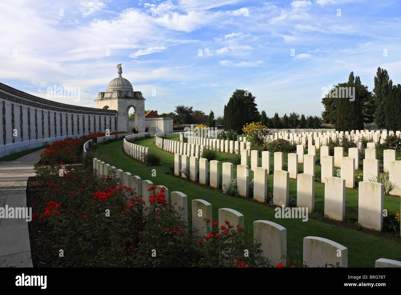 Tyne Cot Commonwealth War Graves Cimitero e memoriale al mancante per i morti di WW1 nell'Ypres Salient in Belgio. Foto Stock