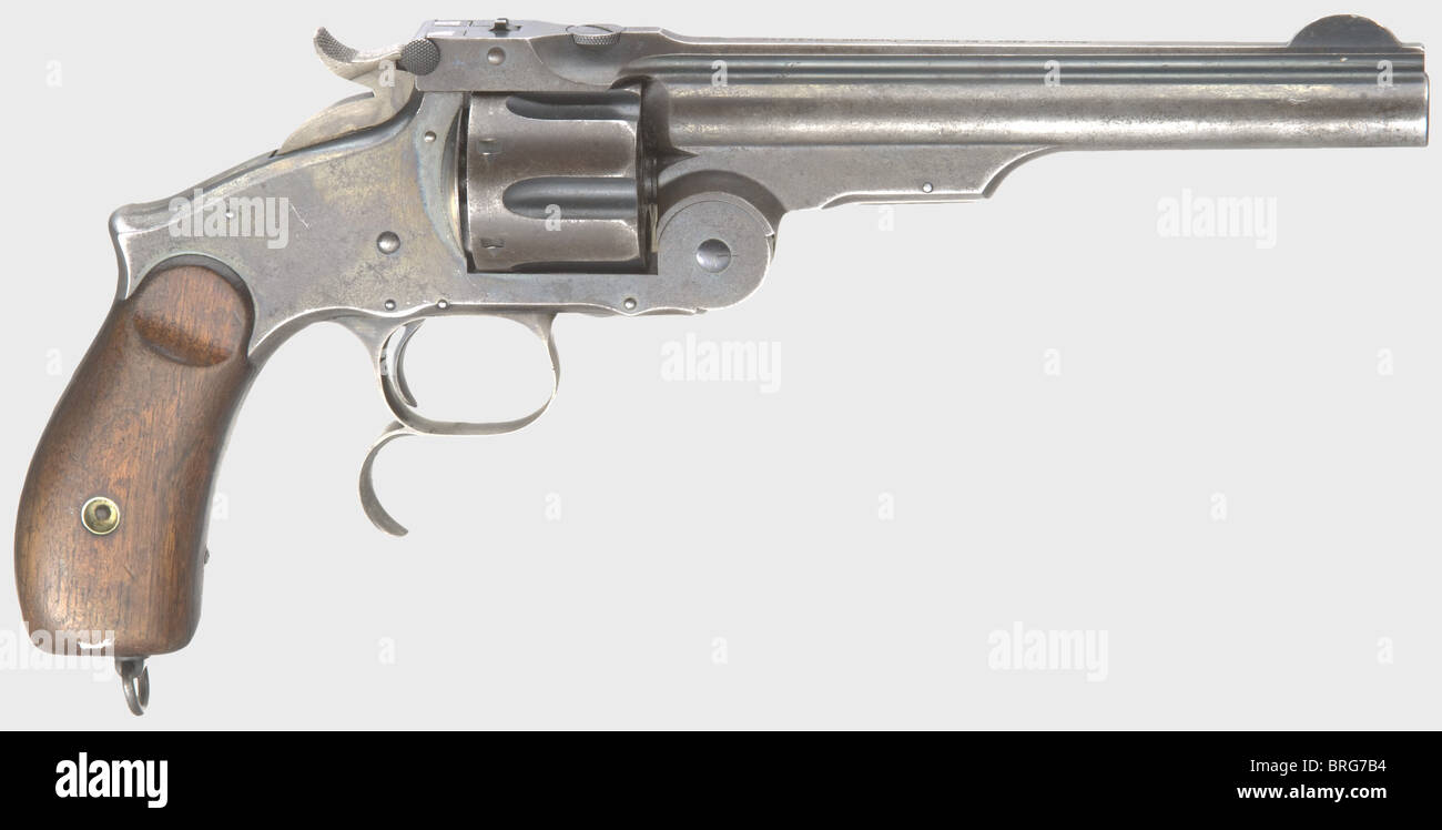 Un Smith & Wesson 3° modello russo (nuovo modello russo), contratto Ludwig Loewe, Berlino, noto anche come 'Cavally Model' o 'Model 1874'.Caliber .44 russo, n.43636.numeri corrispondenti.quasi Bore brillante, lunghezza del cilindro 6 1/2'.in vero stile Loewe & Co la costola del cilindro porta Cyrillic scrittura.Tsarist doppio aquila su 'grip' stampato su '1874' Protezione con poggiadita centrale.circa 60% della finitura originale,parzialmente opaca e ombreggiata.Hammer porta residui di colore tempra case.marrone scuro pannelli grip noce liscio.,diritti aggiuntivi-clearance-non disponibile Foto Stock
