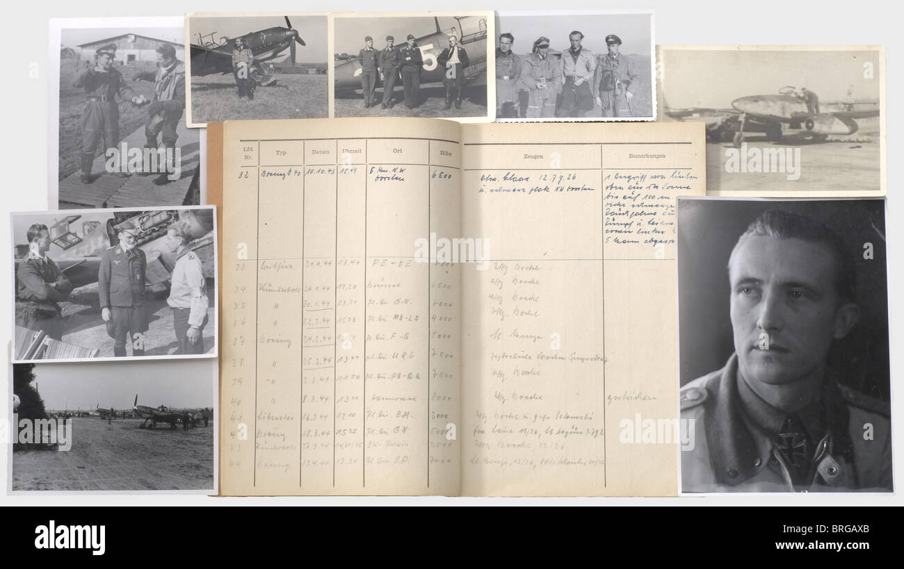 Major Hermann Staiger, documenti e fotografie Performance book per piloti di caccia, pubblicato da 12./JG 26 'Schlageter' il 19 settembre 1943. A partire da 26 riporti dall'Inghilterra e dalla Russia, vittorie aeree 27 - 54 elencate con informazioni come tipo di macchina, tempo, posizione e condizioni, tra cui dieci vittorie confermate (Thunderbolt, fulmine, Fortezza II). Documenti premio per la Medaglia commemorativa del 1° ottobre 1938 (datata 20 ottobre 1939 con firma d'inchiostro von Massow) e per la chiusura Squadron per piloti Fighter in oro con pendente numerato '300' (data, Foto Stock
