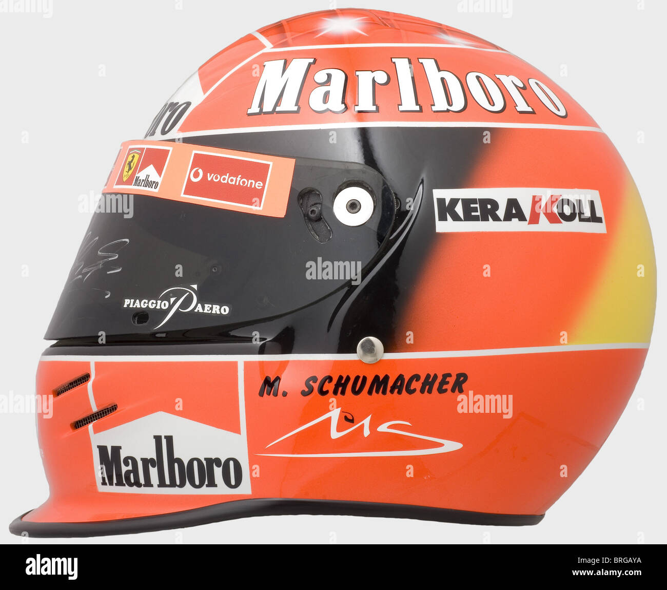 Michael Schumacher, un casco da corsa del sette volte campione del mondo di  Formula 1, stagione 2002 la visiera con segni di utilizzo, firmata a mano da  Michael Schumacher.prodotto autenticamente in quantità