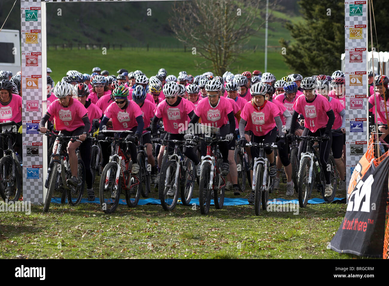 I concorrenti nelle donne solo in primavera sfida avventura gara, Nelson, Nuova Zelanda Foto Stock