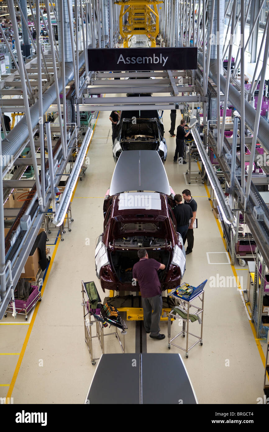 Rolls Royce factory di Goodwood, West Sussex Regno Unito linea per la produzione di Rolls Royce Phantom e auto fantasma. Foto Stock