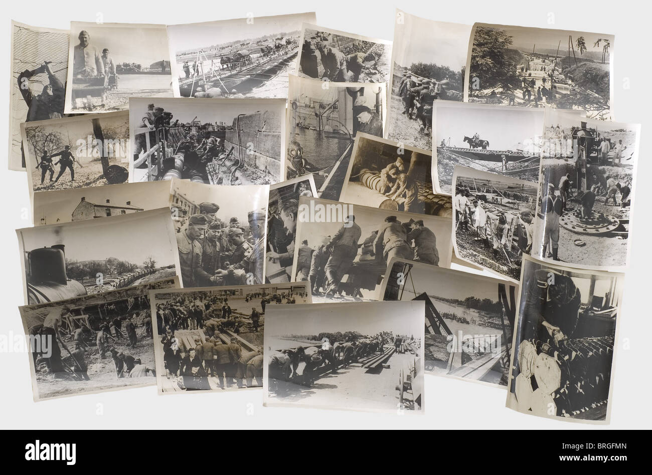 130 fotografie stampa - Francia, periodo della seconda guerra mondiale, la Campagna francese interessanti foto della Wehrmacht. Prevalentemente immagini delle attività dei pionieri, battaglioni di costruzione, unità di segnale, RAD o OT. Questi provengono dalla rottura di un archivio fotografico contemporaneo. Quasi tutte le fotografie sono scritte in dettaglio. Pochi duplicati. Principalmente inedito.,storico,storico,persone,anni trenta,XX secolo,Wehrmacht,forze armate,esercito,NS,nazionalsocialismo,nazismo,terzo Reich,Germania,oggetto,oggetti,fermi,clipping,clippings,diritti aggiuntivi-clearences-non disponibile Foto Stock