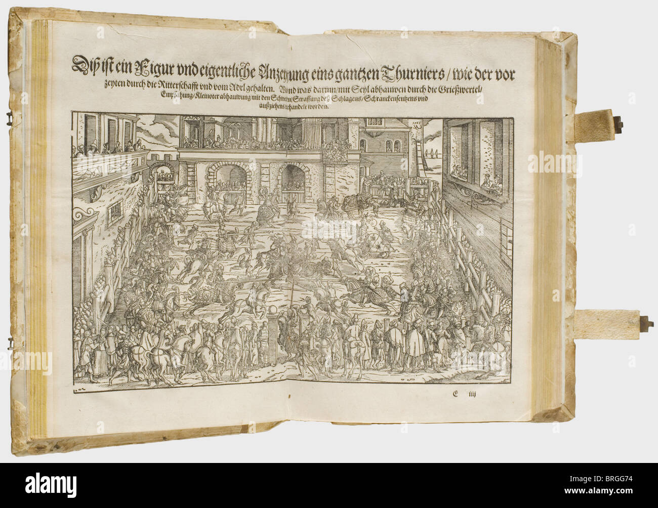 Thurnierbuch (libro dei tornei), G. Rüxner,Francoforte 1579 'degli inizi, cause, origini e lo sviluppo del torneo nel Sacro Romano Impero della Nazione tedesca'(trasl.). Due parti in un volume. Titolo stampato in rosso e nero, 315 foglie più 12 foglie con prefazione e indice. Più di 400, in parte a metà pagina di woodcut di Jost Amman, in entrambe le parti la famosa scena di torneo, di due pagine. Successivamente integrato con(trasl.)'addio della Maestà Imperiale Romana e i rappresentanti delle tenute dopo la Dieta Imperiale ad Augusta', Mainz 1, diritti aggiuntivi-clearences-non disponibile Foto Stock