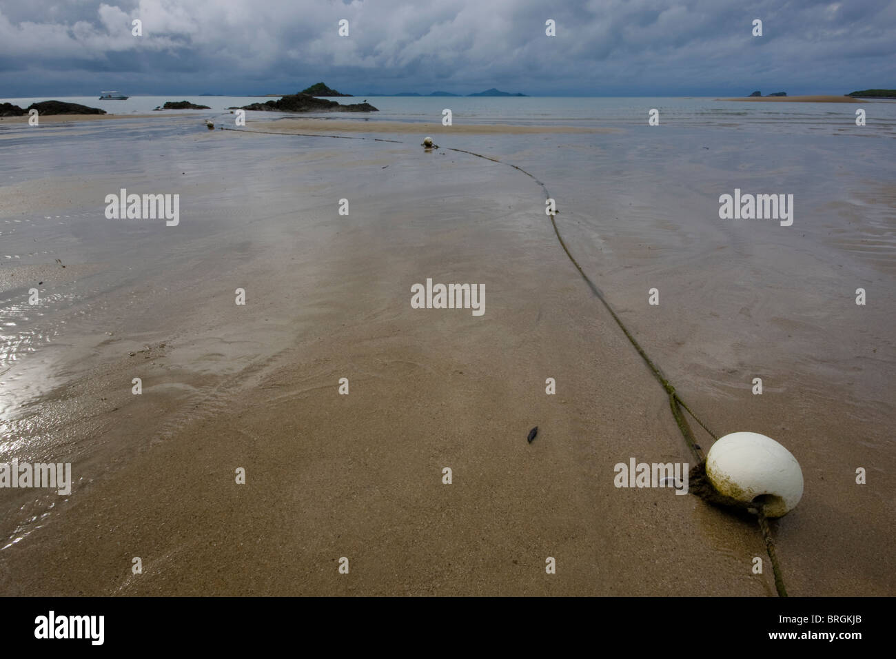 Mare drammatico sky in Brampton Island, in Australia Foto Stock