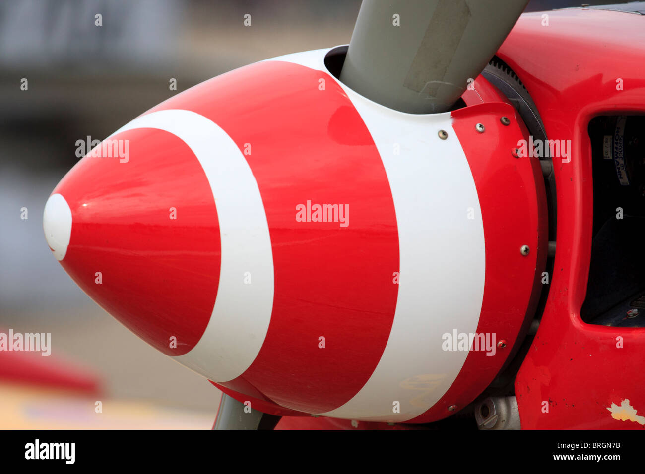 Rosso e bianco modello di turbolenza sul velivolo cono di ventola Foto Stock