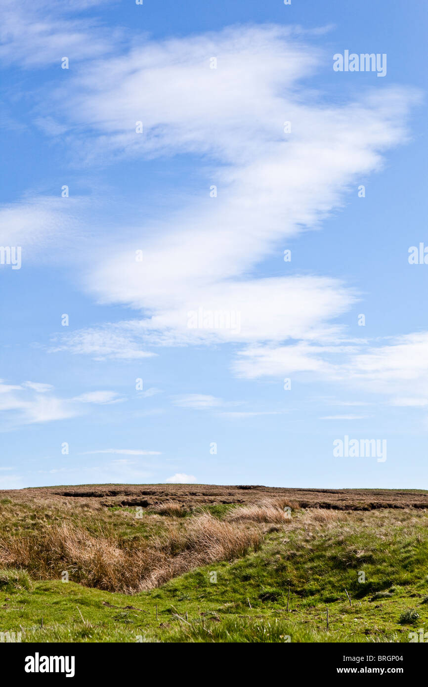 Una formazione delle nuvole sopra il Yorkshire Dales National Park in testa Bardale, a sud di Hawes, North Yorkshire Foto Stock