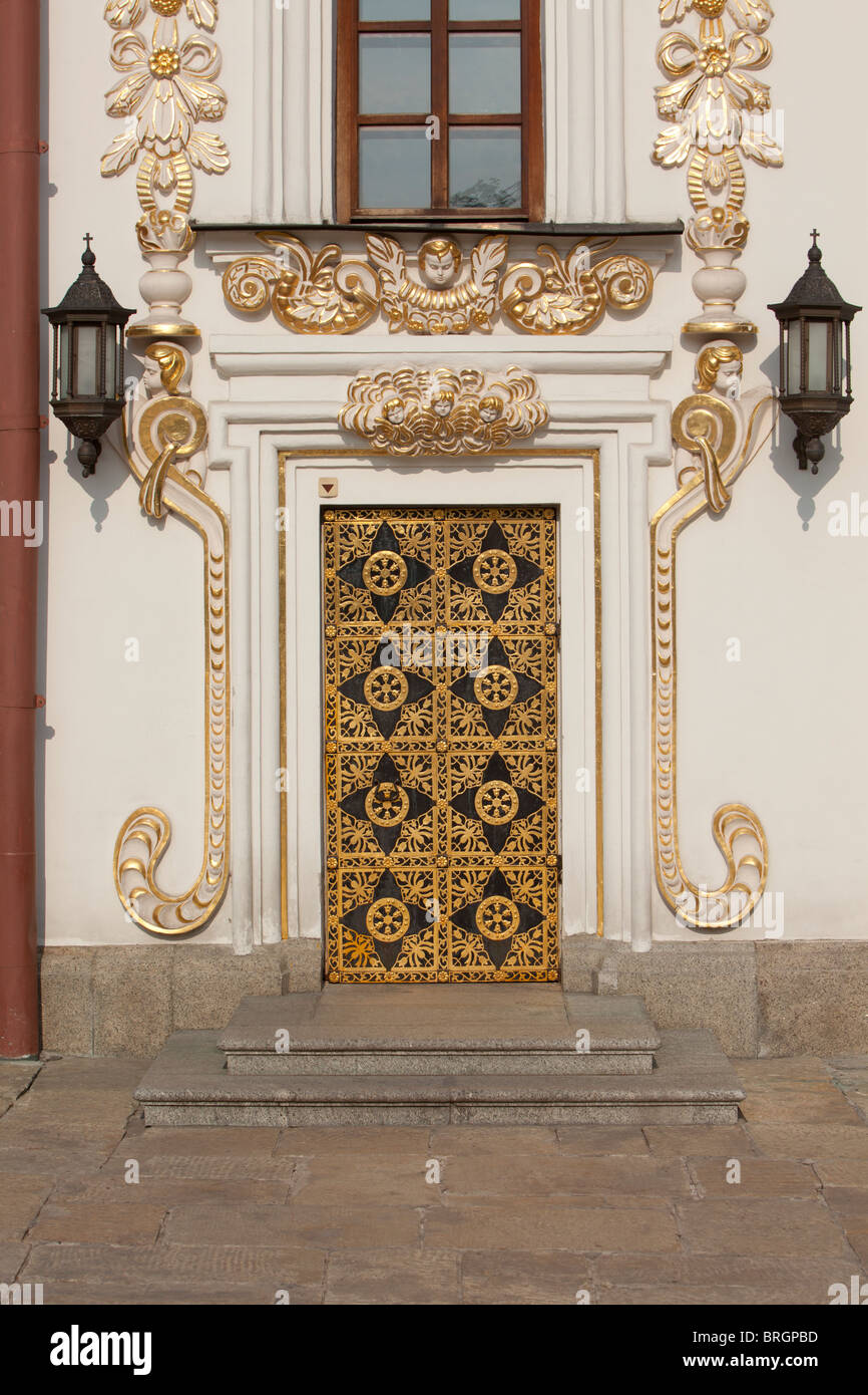 Porta di ingresso della cattedrale della Dormizione a Kiev Pechersk Lavra a Kiev, Ucraina Foto Stock