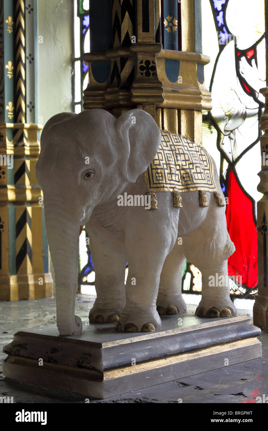 Le caratteristiche interne e gli artefatti che si riferiscono a St Bartholemews chiesa in Moreton Corbet, Shropshire, Inghilterra. Foto Stock