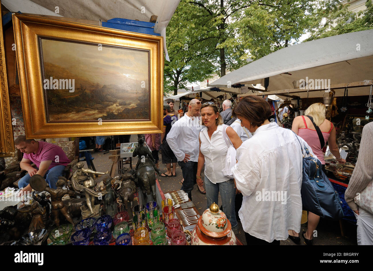 Mercato delle pulci, Strasse des 17. Juni, 17 giugno Street, famosa e il mercato delle pulci tradizionale, Charlottenburg di Berlino, Germania, Europa Foto Stock