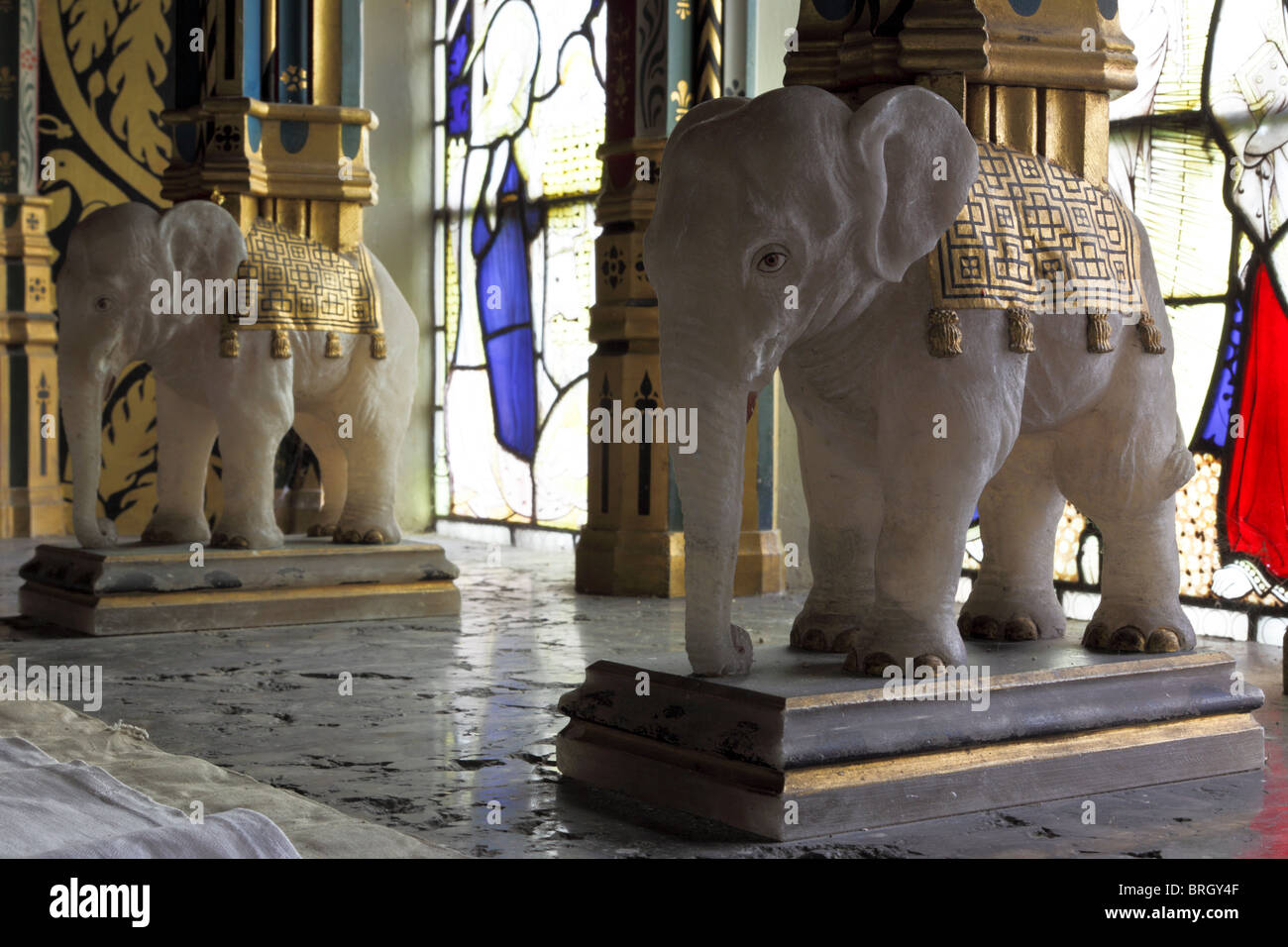 Le caratteristiche interne e gli artefatti che si riferiscono a St Bartholemews chiesa in Moreton Corbet, Shropshire, Inghilterra. Foto Stock